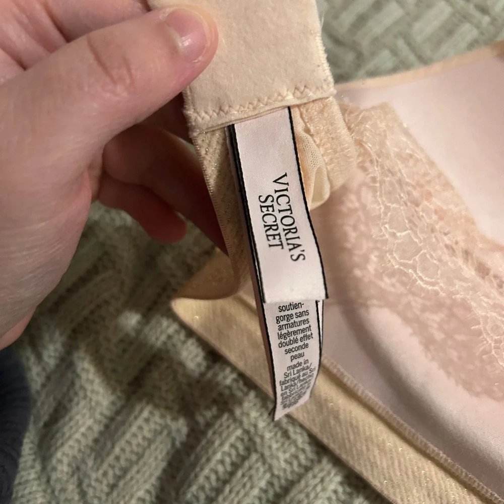 Victoria's Secret Pink T-Shirt Lightly Lined Wireless‎ Lace Bra 32DDD Pink